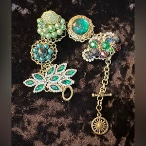 Vtg Clip Earring Green Tones Chunky Charm Bracelet On Antique Brass Toggle Clasp